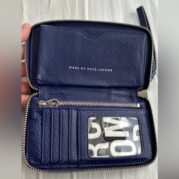 Marc by Marc Jacobs wallet / wristlet - Picture 4 of 4
